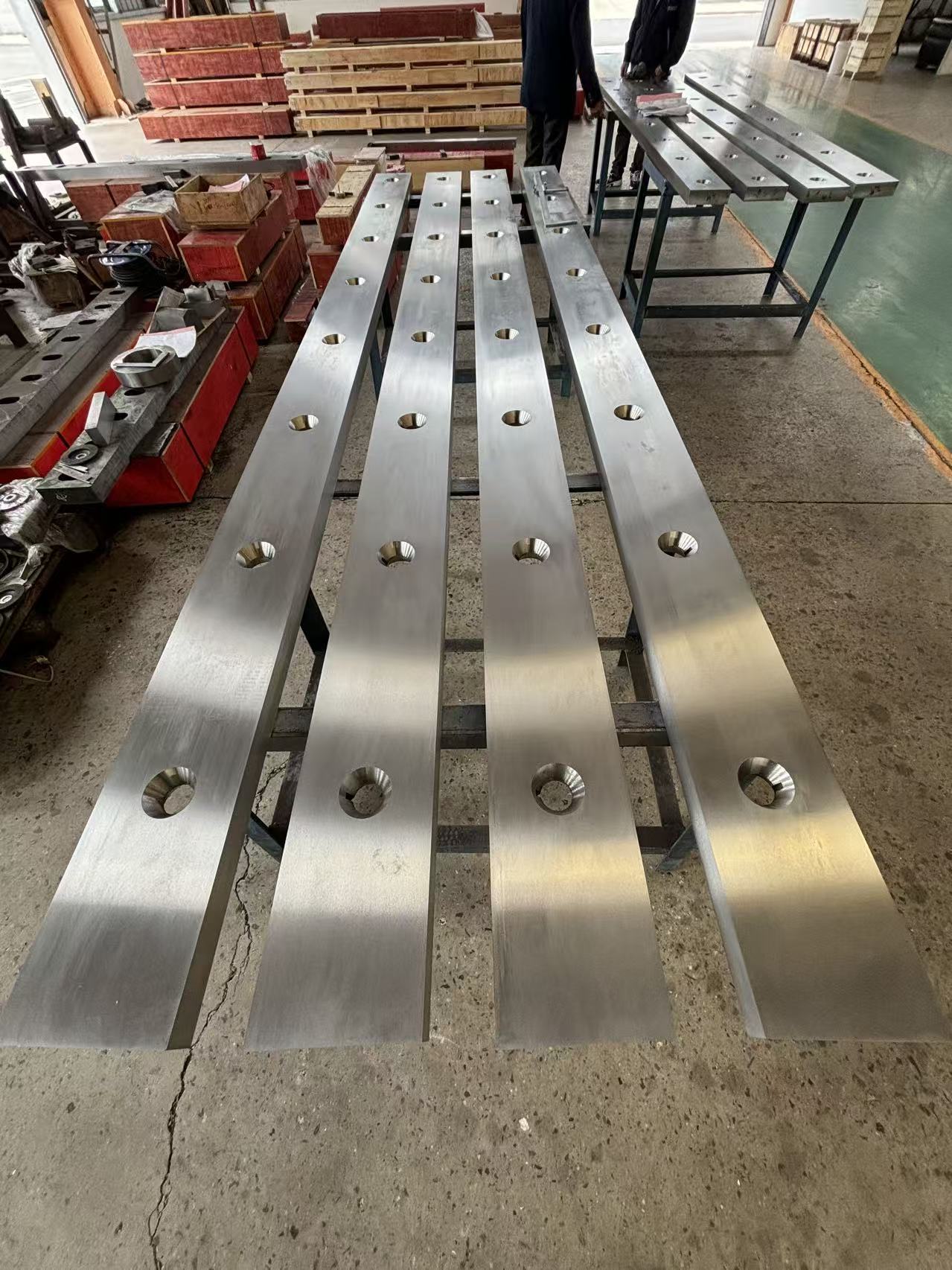 Metallurgical shear blades for cutting thick steel plate mills - Image 2