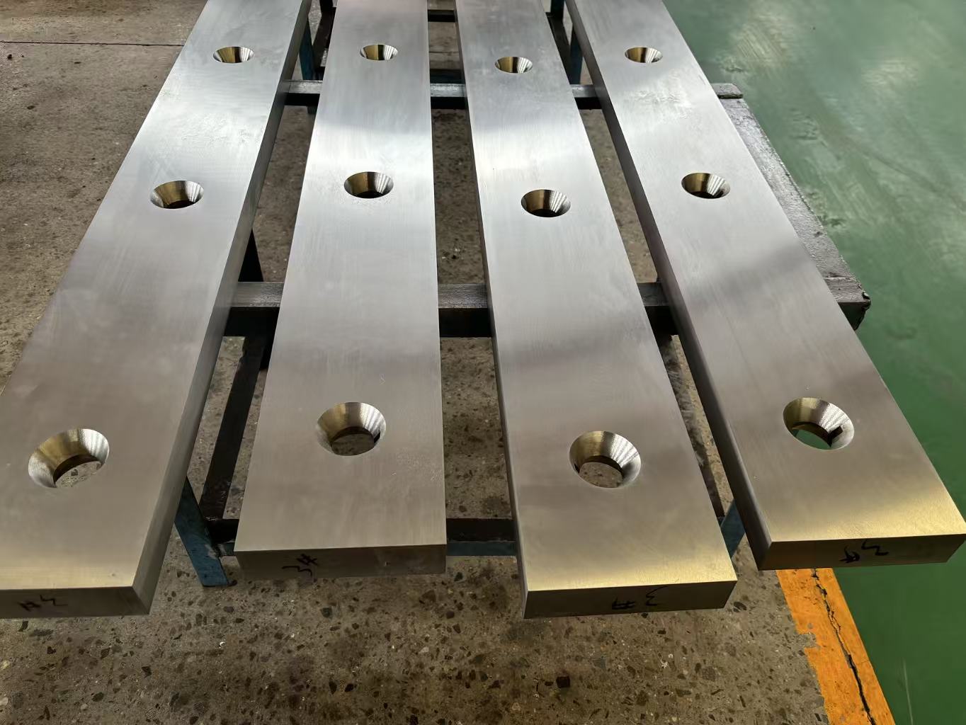Metallurgical shear blades for cutting thick steel plate mills - Image 3