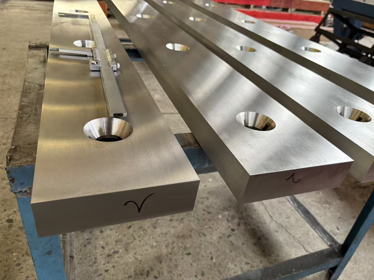 Metallurgical shear blades for cutting thick steel plate mills - Image 5